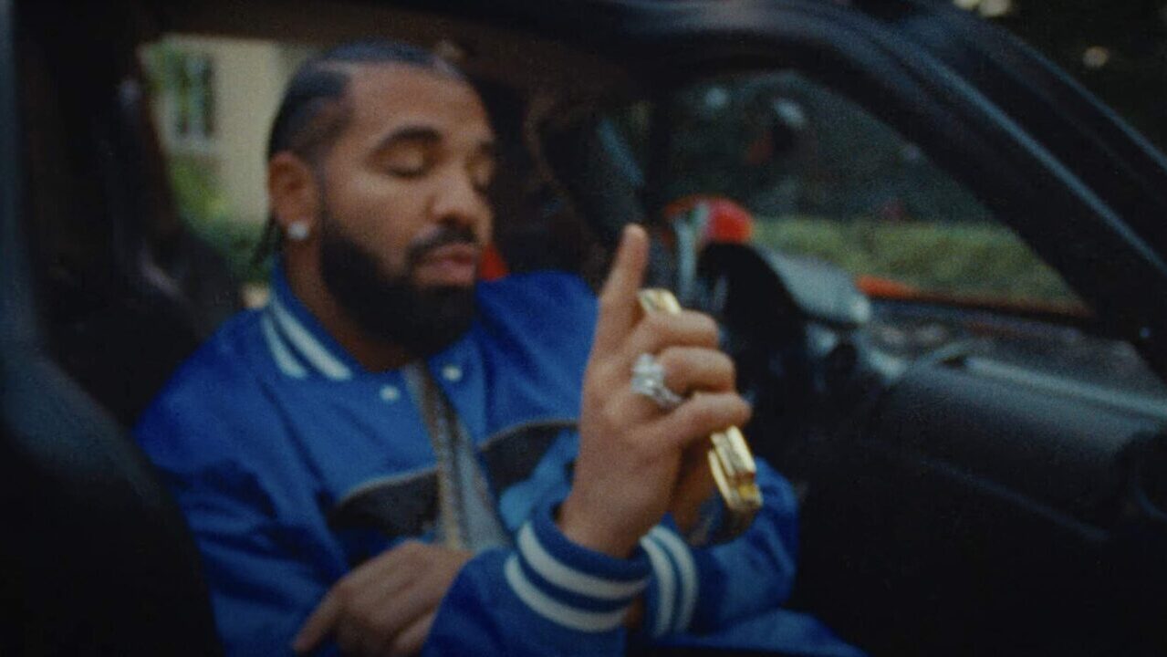 Drake ha acquistato la PSP placcata in oro 14k creata per Pharrell Williams thumbnail