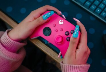 Xbox lancia il controller Deep Pink: elegante, funzionale e irresistibilmente rosa thumbnail
