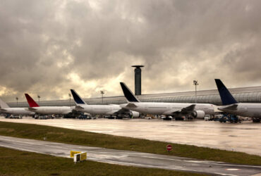 Traffico aereo bloccato negli USA causa anomalia informatica. Si indaga su possibile attacco hacker thumbnail