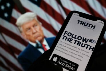 Donald Trump potrebbe abbandonare Truth Social e tornare su Twitter thumbnail