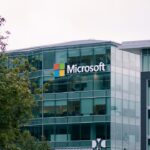 Oltre ai licenziamenti Microsoft chiude AltSpaceVR: HoloLens in pericolo? thumbnail