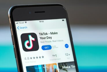 La Commissione Europea vieta TikTok ai dipendenti thumbnail