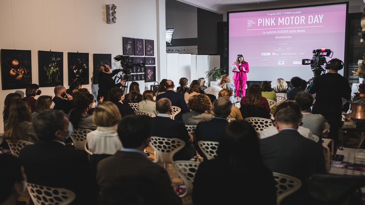 Pink Motor Day, l'evento dedicato alle donne nell'automotive torna il 9 marzo thumbnail