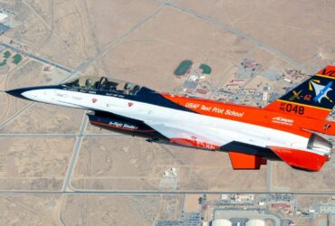 Un'intelligenza artificiale ha pilotato un aereo militare per 17 ore thumbnail