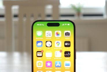 Apple potrebbe lanciare il primo iPhone in versione foldable thumbnail