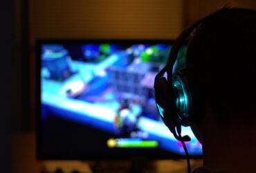 Maybelline fa luce sul sessismo nel mondo gaming thumbnail