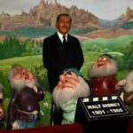 L’ologramma di Walt Disney accoglierà i visitatori al Disney100: The Exhibition thumbnail
