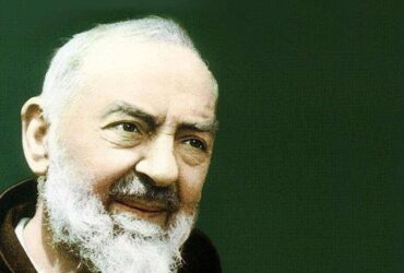 In chat con Padre Pio: l’intelligenza artificiale incontra la preghiera thumbnail
