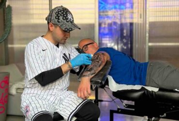 PosAIdon è il primo tatuaggio realizzato con l’aiuto dell’intelligenza artificiale thumbnail