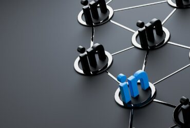 Il social network semi-automatizzato: LinkedIn usa l'AI per scrivere post thumbnail