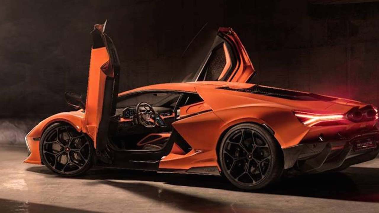 Bridgestone sprigiona la potenza degli pneumatici sulla Lamborghini Revuelto thumbnail
