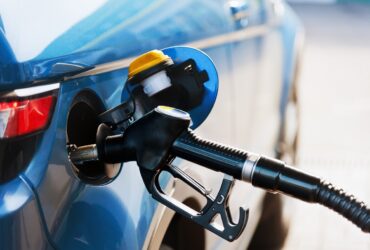 Crescono i dubbi sullo stop alla vendita di auto benzina e diesel in UE thumbnail