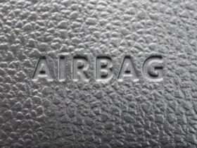 Honda brevetta l'airbag per la motocicletta thumbnail