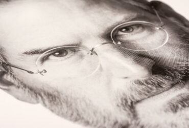 Quanto vale un oggetto firmato da Steve Jobs? Tanto thumbnail