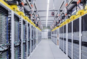 Microsoft collega decine di migliaia di chip Nvidia per OpenAI thumbnail