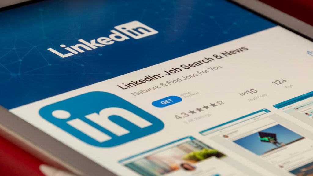 microsoft closes linkedin in china min