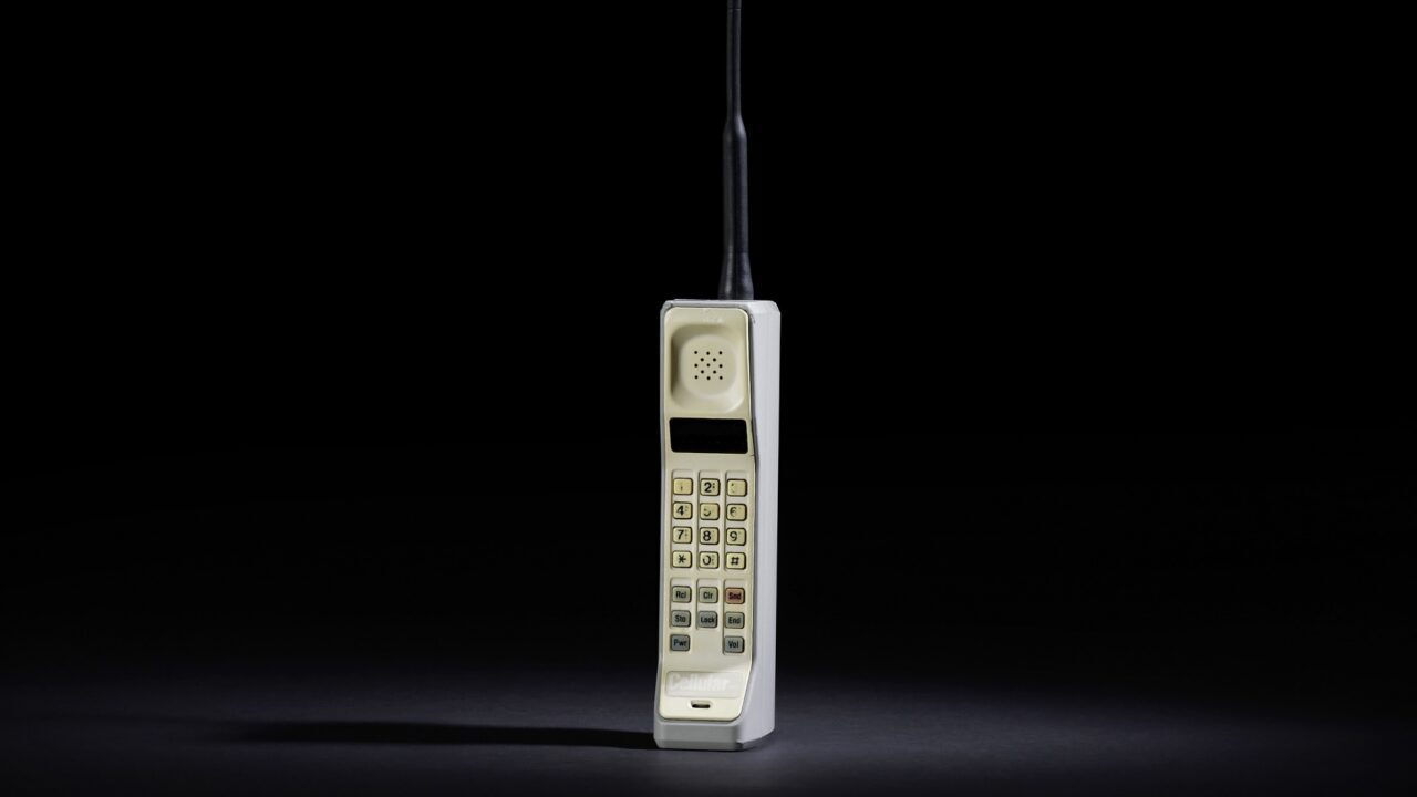 50 anni fa avveniva la prima telefonata da un cellulare thumbnail