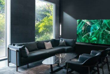 Samsung annuncia l'arrivo dei TV OLED S95C - e regala i Galaxy Z Flip4 thumbnail