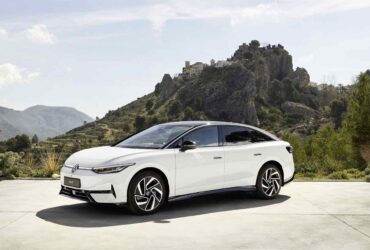 Volkswagen ID.7, la berlina elettrica da 700 km di autonomia sfida la Tesla thumbnail