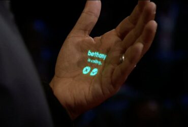 Humane: il dispositivo rivoluzionario che trasforma la mano in uno schermo thumbnail