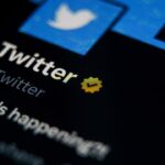 Twitter aggiunge la spunta blu agli account di celebrità decedute thumbnail