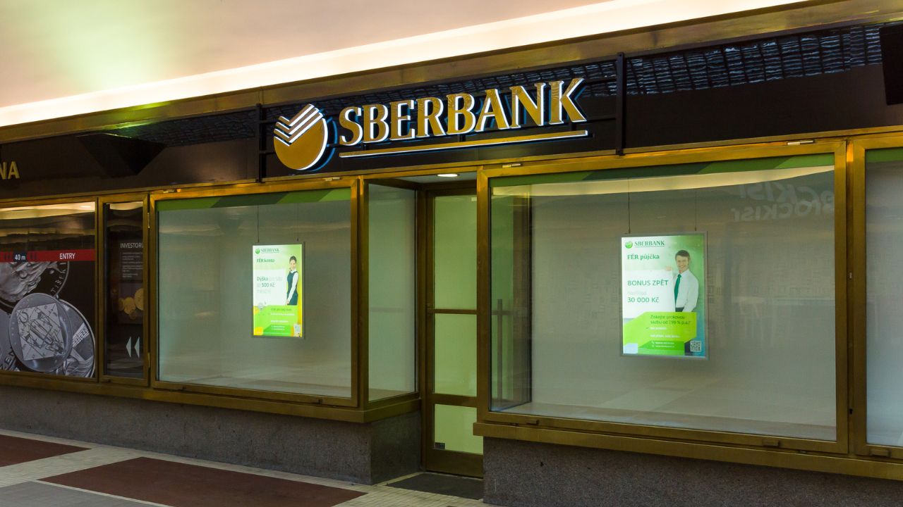 L’AI arriva in Russia: Sberbank lancia GigaChat, un clone di ChatGPT thumbnail