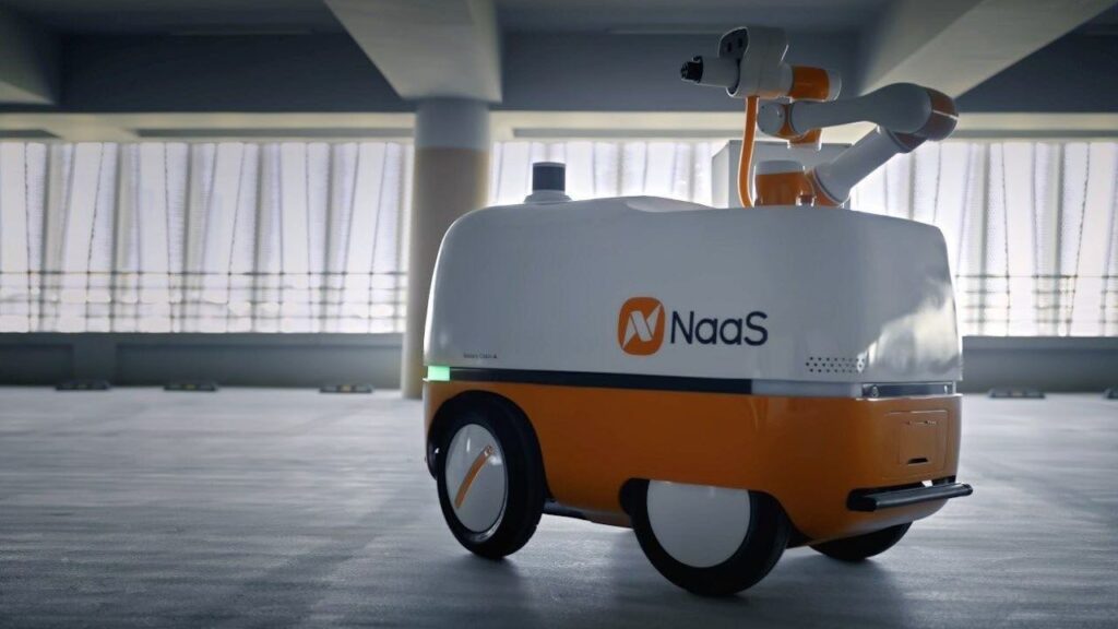 NaaS, the robot that locates you and runs to recharge your car, source NaaS Technology