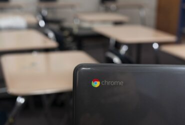 Le scuole hanno comprato milioni di Chromebook nel 2020 - e si stanno già rompendo thumbnail