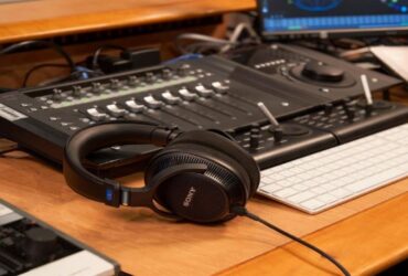 Sony Electronics lancia le cuffie monitor MDR-MV1 per la riproduzione accurata del suono thumbnail