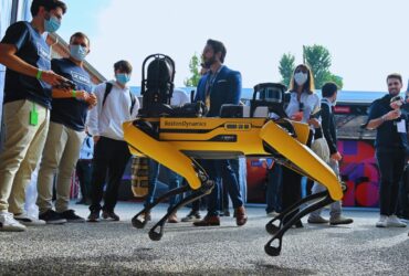 Spot è un cane robot che parla grazie all’AI di ChatGPT e al Text-to-Speech di Google thumbnail