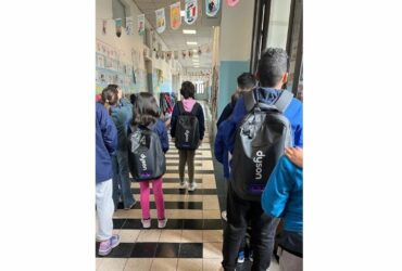 “La scienza dell’aria”, continua il progetto con lo zaino Dyson che monitora l'inquinamento dell'aria thumbnail