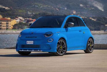 HARMAN e Abarth insieme per un'esperienza di guida senza eguali con la nuova 500e thumbnail