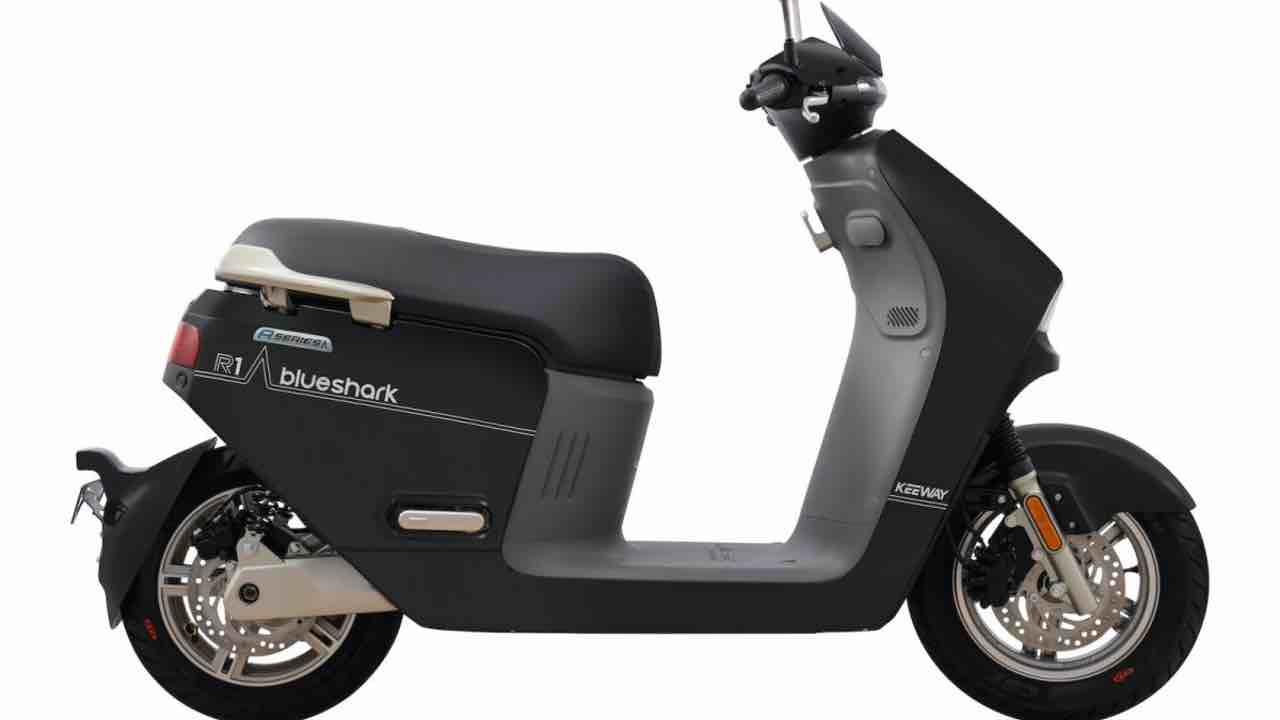 Blueshark R80 Lite, arriva lo scooter elettrico di Keeway thumbnail