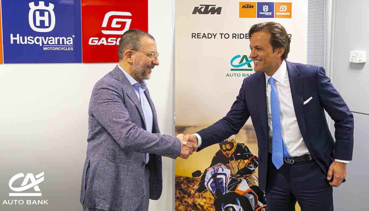 CA Auto Bank sigla una partnership con KTM Sportmotorcycle Italia thumbnail