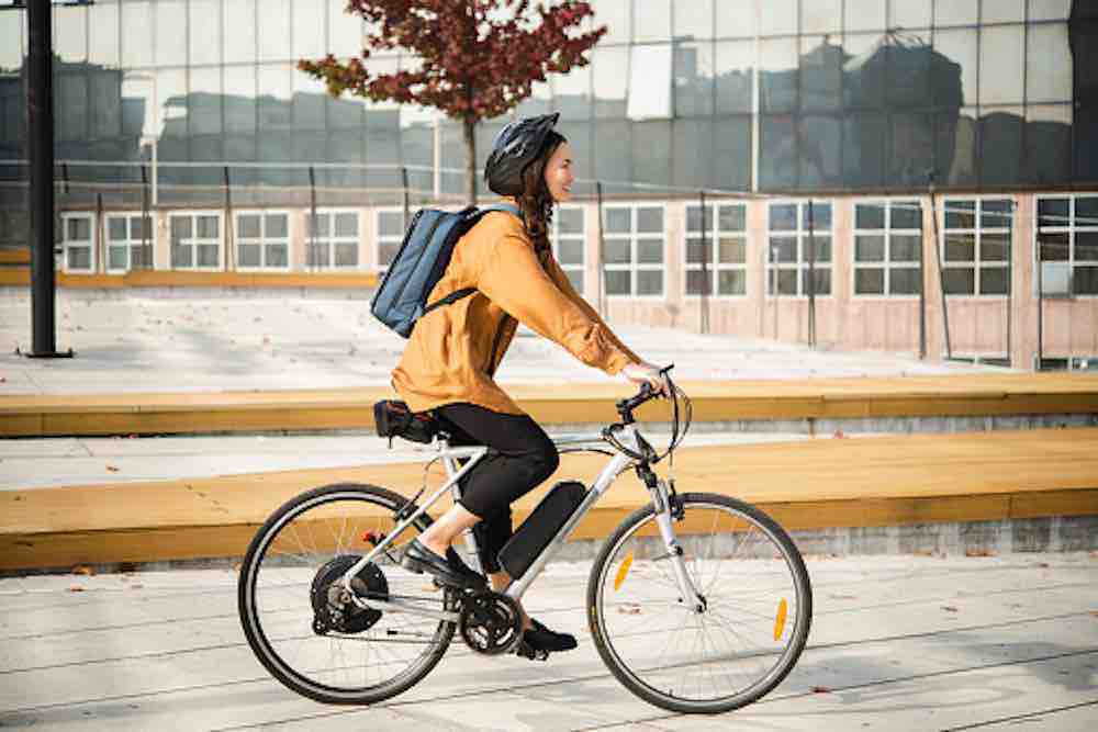 Does it still make sense to talk about e-bikes for women?  Between unfortunate publicity stunts, all the false myths, source Pixabay
