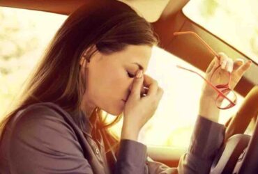 Soffi di mal d'auto? La scienza dice che con le auto elettriche e a guida autonoma peggiorerà thumbnail