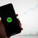 L’intelligenza artificiale non solo crea musica discutibile, ma falsa anche gli ascolti Spotify thumbnail