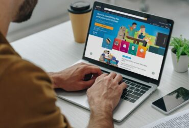 Un chatbot AI per semplificare gli acquisti su Amazon thumbnail