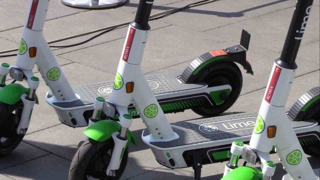 Lime scooters in Rome put the plate