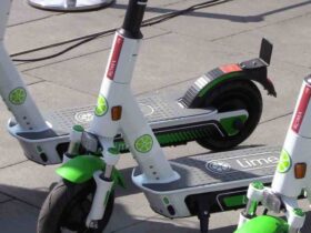 Lime, i monopattini a Roma mettono la targa thumbnail