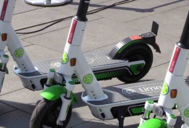 Lime, i monopattini a Roma mettono la targa thumbnail