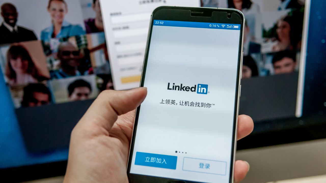 LinkedIn dice addio alla Cina e licenzia 716 dipendenti thumbnail