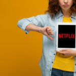 Su Netflix è boom di cancellazioni dopo il blocco degli account condivisi thumbnail