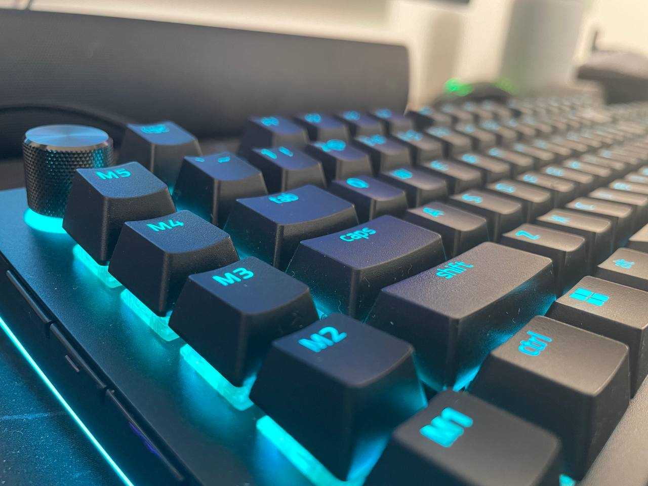 Razer Blackwidow V4 Pro review: the queen of gaming and more
