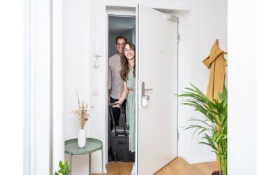 Case vacanza smart: come la tecnologia migliora l'esperienza di viaggio thumbnail