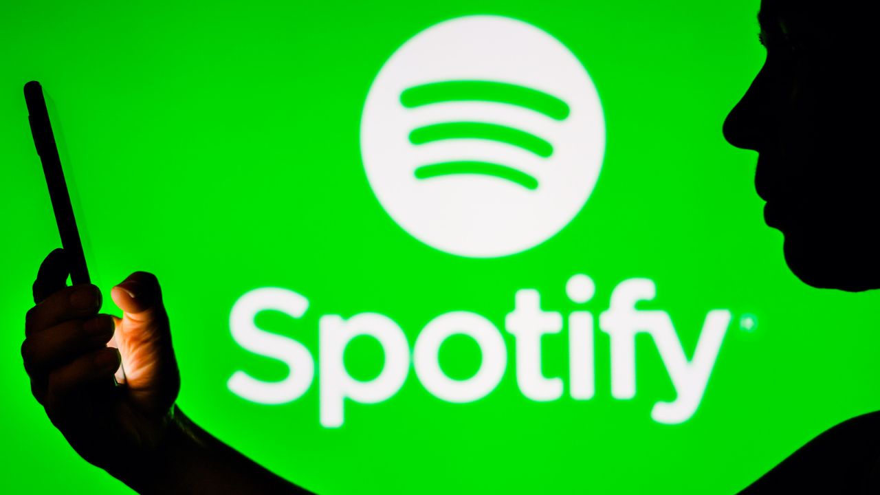 Spotify ha eliminato migliaia di canzoni generate dall’intelligenza artificiale thumbnail