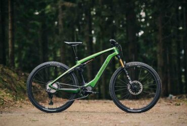 Porsche scende in pista, con l'e-bike da trail Cross Performance e Performance EXC thumbnail