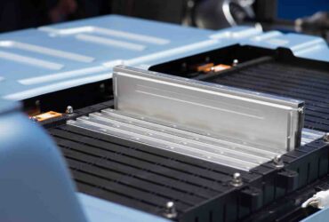 Il robot Comau smonta e ricicla le batterie delle auto elettriche thumbnail