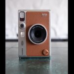 Fujifilm lancia Instax SQ40: design rétro, formato di stampa più ampio e modalità selfie thumbnail