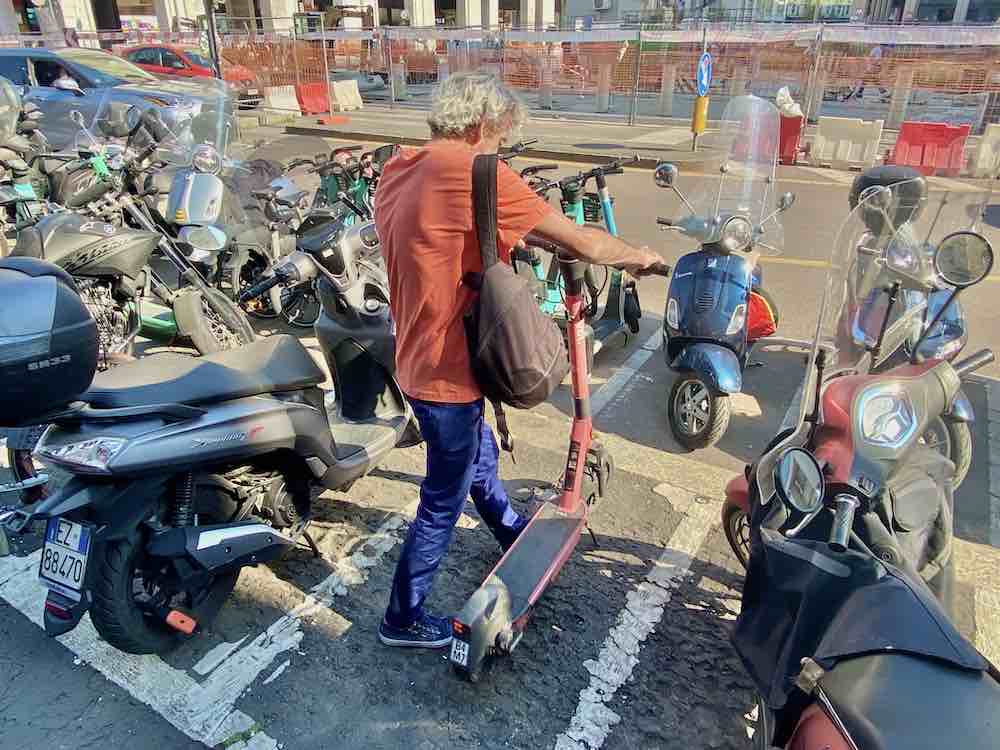 Sharing scooters, a collaboration to promote inclusion and correct parking, press office source